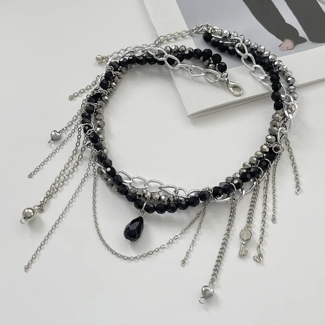 Mehrlagiger Kristall Choker mit schwarzen Kristallen und Quasten