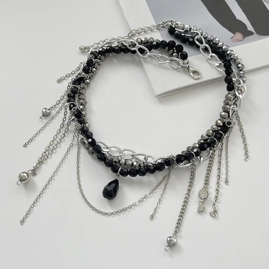 Mehrlagiger Kristall Choker mit schwarzen Kristallen und Quasten