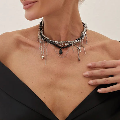 Mehrlagiger Kristall Choker mit schwarzen Kristallen und Quasten