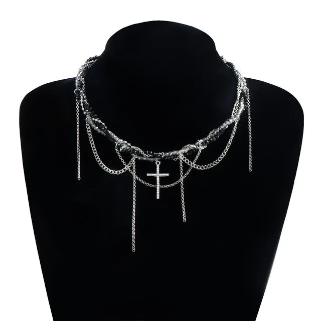 Kristall Choker mit Kreuzanhänger und mehrlagigen Silberketten