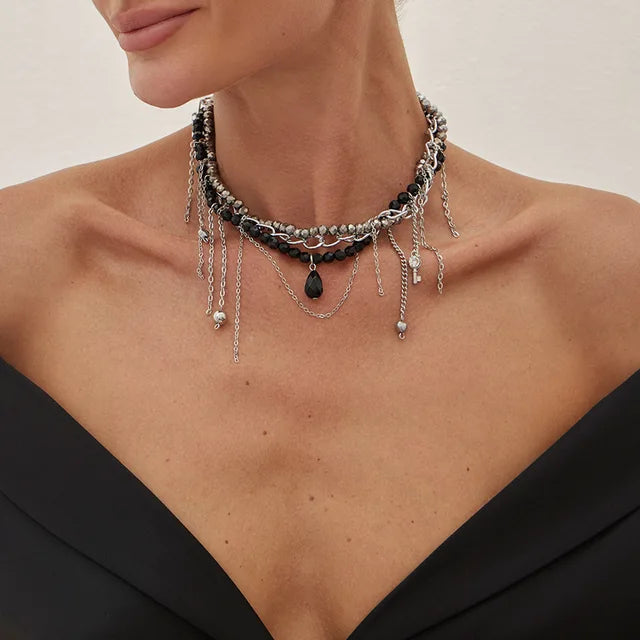 Mehrlagiger Kristall Choker mit schwarzen Kristallen und Quasten