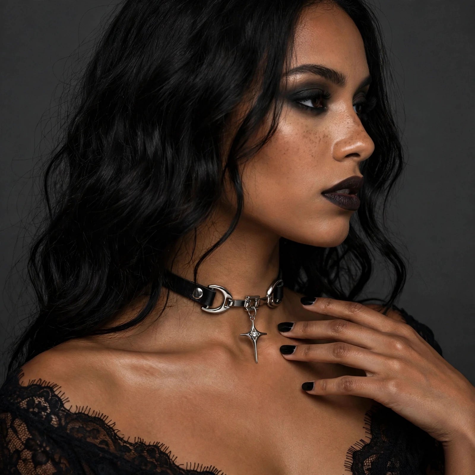 Schwarzer PU-Leder Choker mit Frontverschluss und Sternanhänger