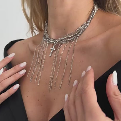 Kristall Choker mit Kreuzanhänger und mehrlagigen Silberketten