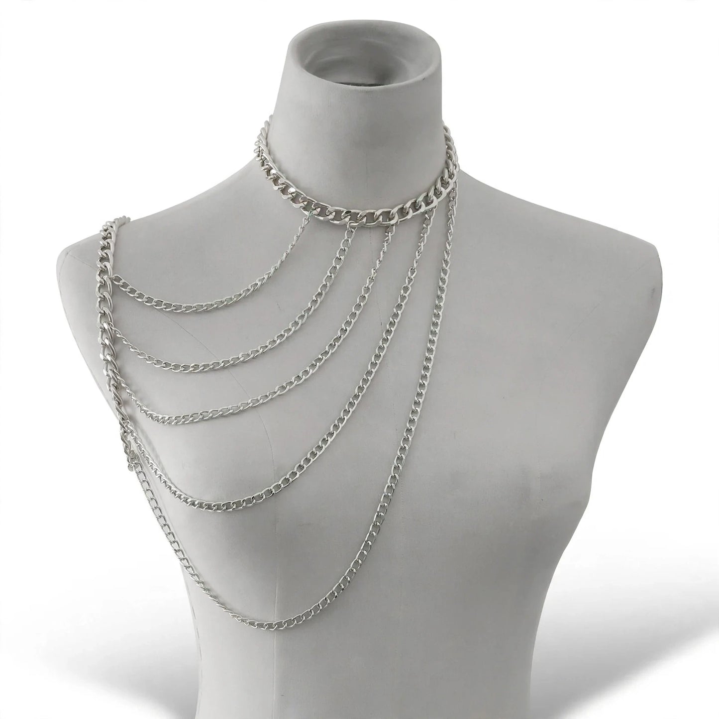 Silberne One-Shoulder Body Chain mit mehrlagigen Ketten