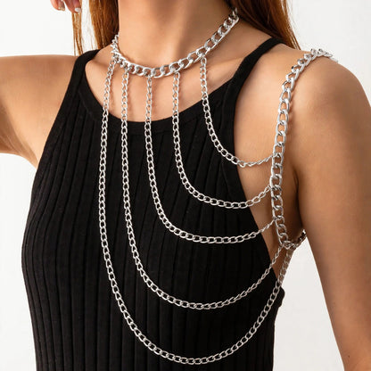 Silberne One-Shoulder Body Chain mit mehrlagigen Ketten